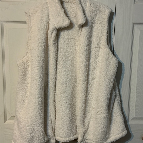 Cozy White Sherpa Vest - Picture 1 of 3